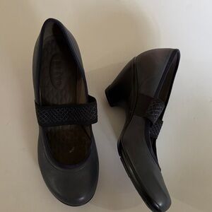 Privo blue/gray Women's Shoes size 7.5